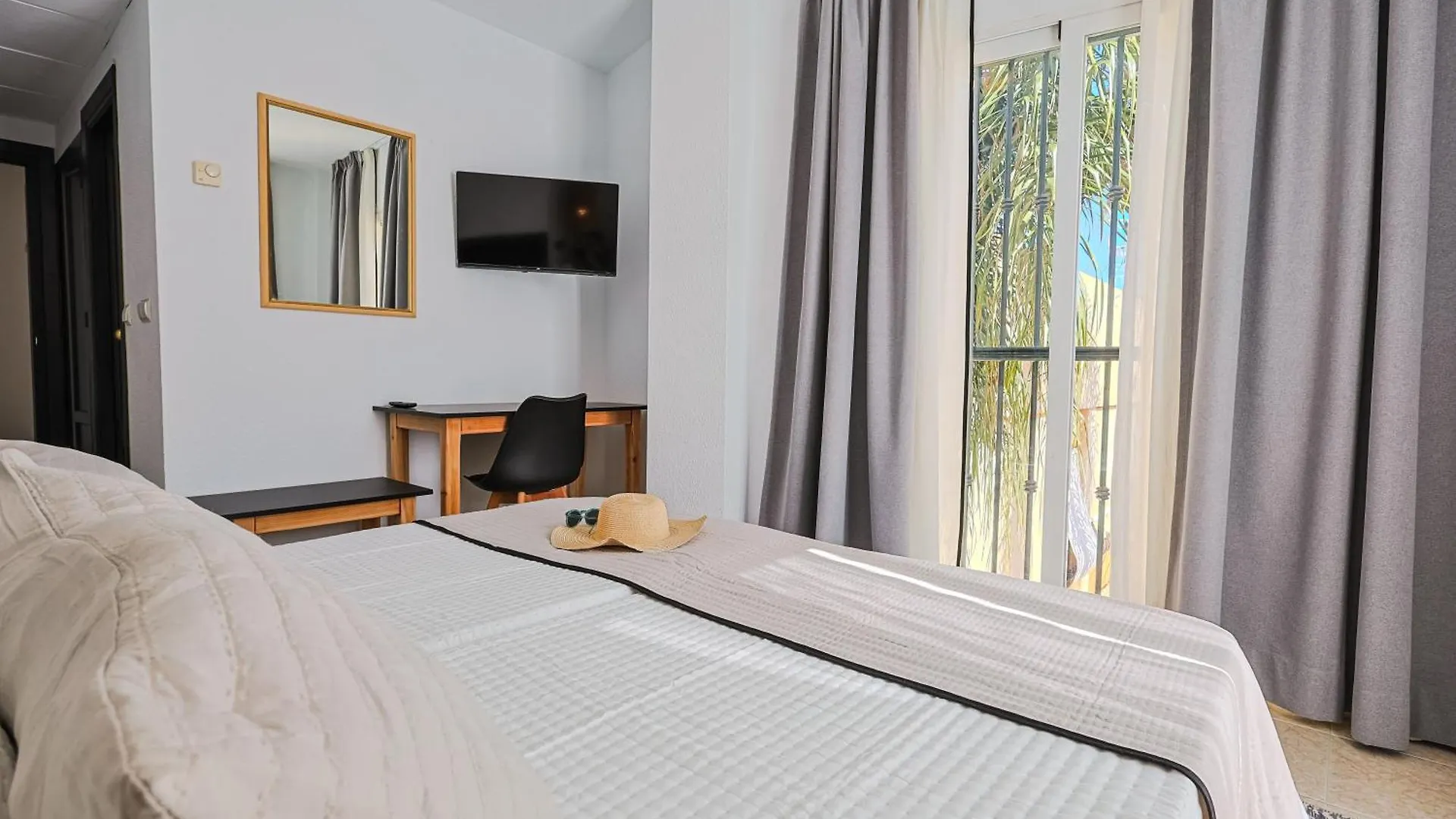 Hotel Olas De Almunecar 2*,  Spain